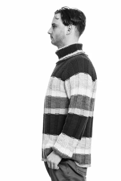 Profil bild av ung man stående i svart och vitt — Stockfoto