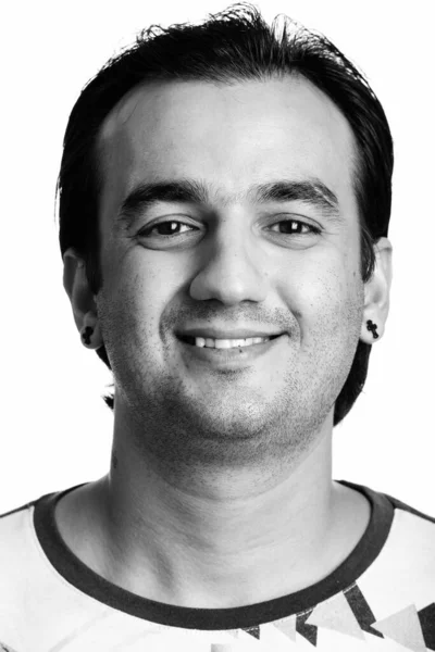 Visage de l'homme persan heureux souriant en noir et blanc — Photo