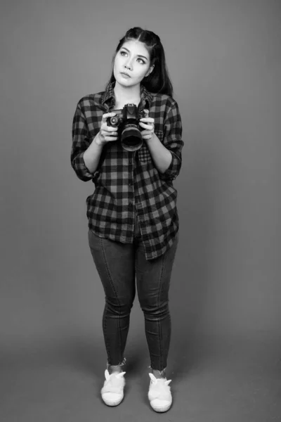 Studio Shot Young Beautiful Asian Hipster Woman Gray Background Black — 스톡 사진