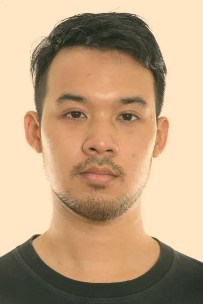 Studio shot van gezicht van jonge Aziatische man — Stockfoto