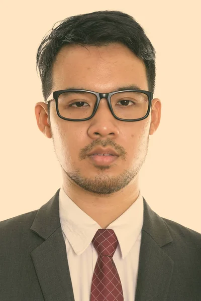 戴眼镜的年轻亚洲商人的脸 — 图库照片