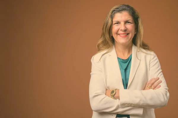 Retrato de mulher de negócios bonita madura vestindo pantsuit — Fotografia de Stock