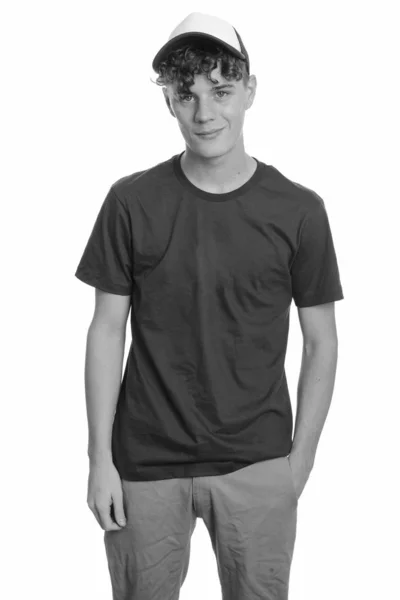 Portrét pohledný mladík s kudrnatými vlasy — Stock fotografie