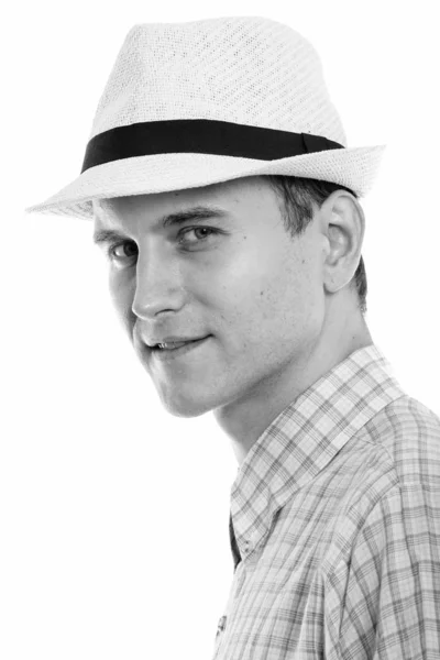 Cara de joven hombre guapo usando sombrero —  Fotos de Stock