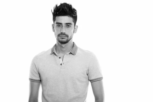 Joven hombre persa barbudo guapo en blanco y negro — Foto de Stock