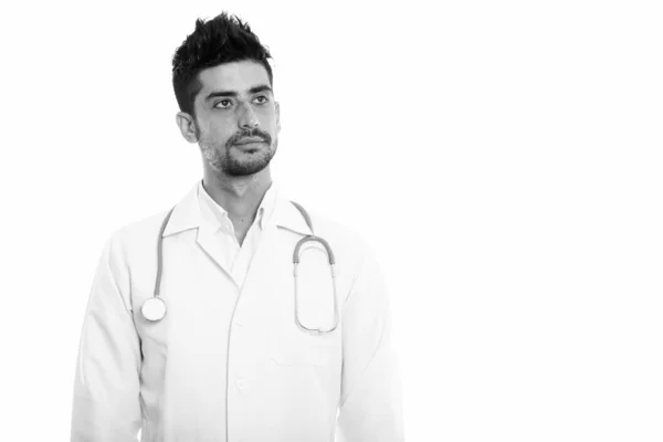 Studioaufnahme eines jungen persischen Arztes beim Nachdenken — Stockfoto