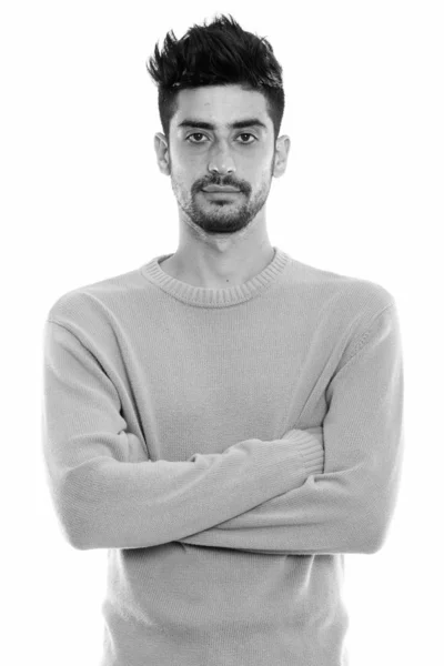 Kollarını kavuşturmuş genç İranlı adamın stüdyo fotoğrafı. — Stok fotoğraf