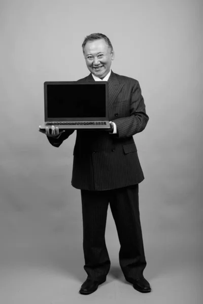 Studio Shot Mature Asian Businessman Laptop Gray Background Black White — Fotografia de Stock