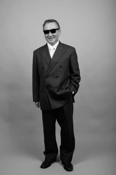 Studio Shot Mature Asian Businessman Wearing Sunglasses Gray Background Black — Foto Stock