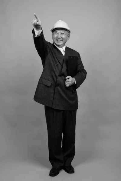 Studio Shot Mature Asian Businessman Engineer Hardhat Gray Background Black — Foto Stock