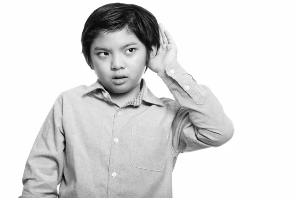 Estúdio tiro de bonito japonês menino ouvindo — Fotografia de Stock