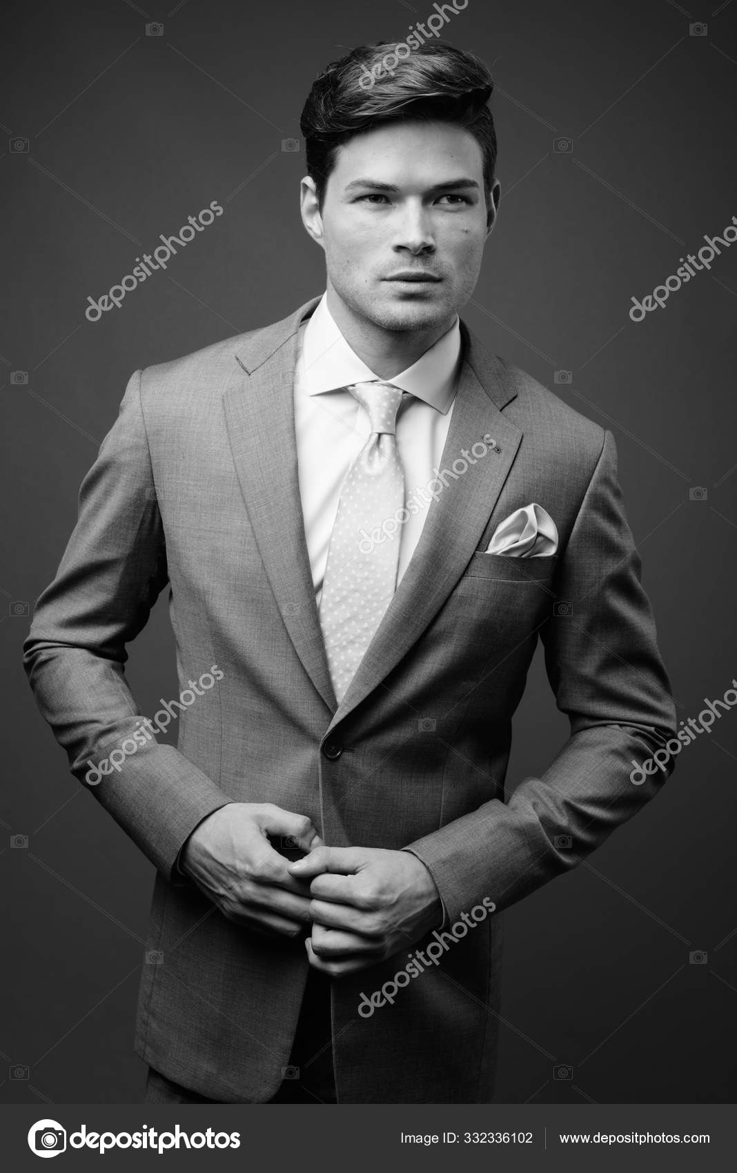 スーツを着た男写真素材 ロイヤリティフリースーツを着た男画像 Depositphotos