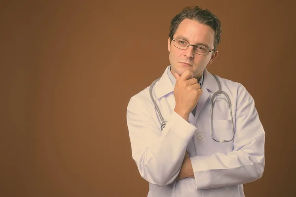 A szemüveges olasz férfi orvos portréja — Stock Fotó