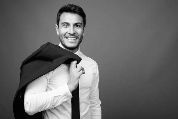 Studio Shot Jeune Homme Affaires Hispanique Beau Portant Costume Sur — Photo