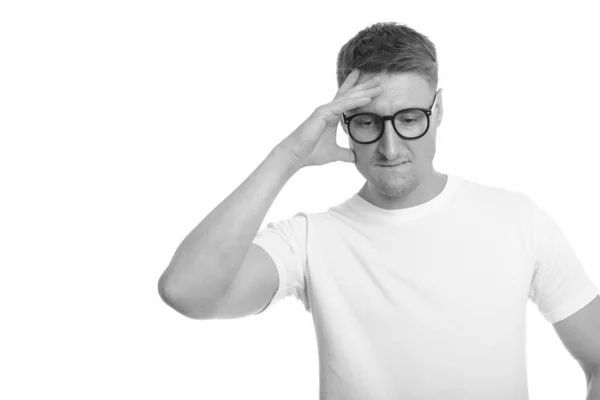 Studio Shot Jeune Bel Homme Geek Avec Des Lunettes Isolées — Photo