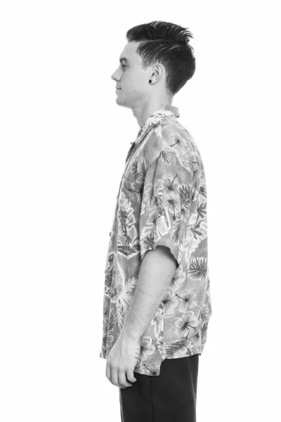 Profile view of young tourist man standing in black and white — Stock Photo, Image