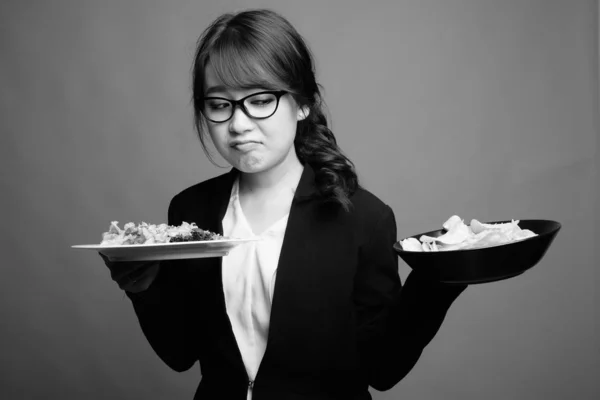 Studio Shot Young Beautiful Asian Businesswoman Wearing Eyeglasses Gray Background — Stock Photo, Image