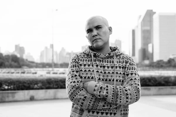 Portrait Young Bald Asian Man Relaxing Park Black White — Stock Photo, Image