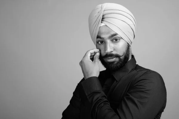 Studio Shot Young Bearded Indian Sikh Businessman Turban Gray Background — ストック写真