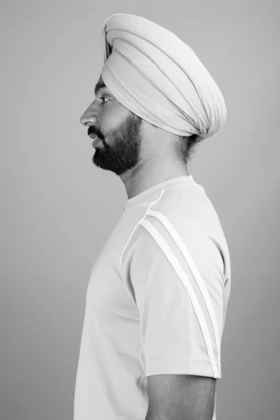 Studio Shot Young Handsome Bearded Indian Sikh Man Wearing Turban — Stock fotografie