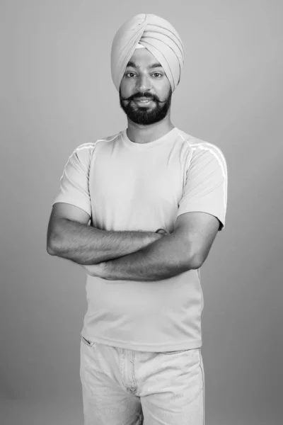 Studio Shot Young Handsome Bearded Indian Sikh Man Wearing Turban — 스톡 사진