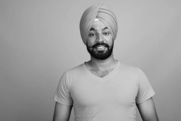 Studio Shot Young Handsome Bearded Indian Sikh Man Wearing Turban — Foto Stock