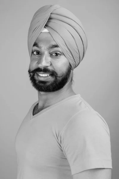 Studio Shot Young Handsome Bearded Indian Sikh Man Wearing Turban — Foto de Stock