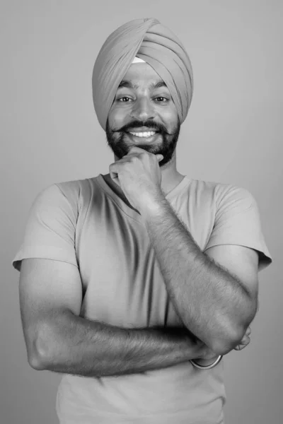 Studio Shot Young Handsome Bearded Indian Sikh Man Wearing Turban — ストック写真