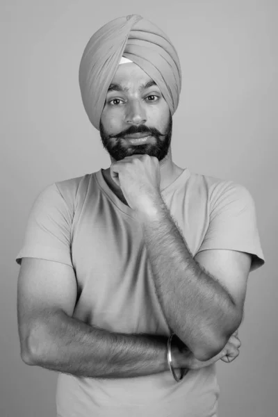 Studio Shot Young Handsome Bearded Indian Sikh Man Wearing Turban — Stockfoto