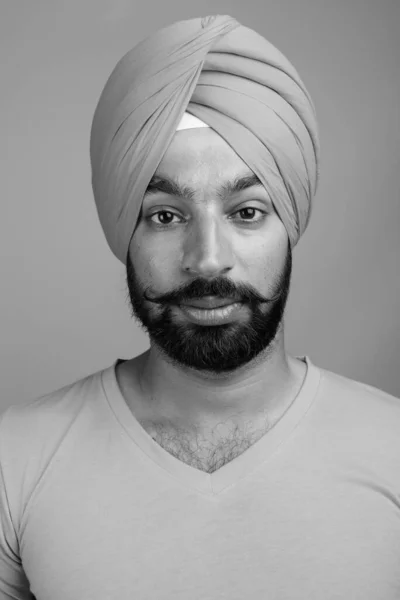 Studio Shot Young Handsome Bearded Indian Sikh Man Wearing Turban — Fotografia de Stock