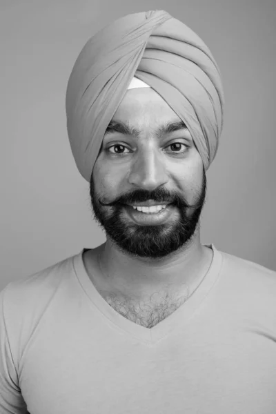 Studio Shot Young Handsome Bearded Indian Sikh Man Wearing Turban — Stok fotoğraf