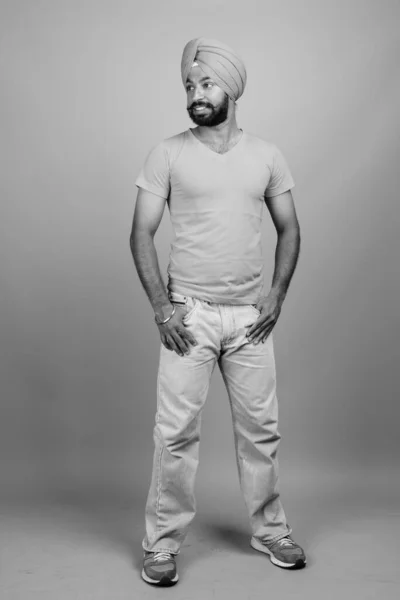 Studio Shot Young Handsome Bearded Indian Sikh Man Wearing Turban — ストック写真