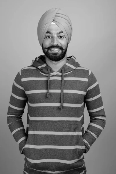 Studio Shot Young Handsome Bearded Indian Sikh Man Wearing Turban — Fotografia de Stock