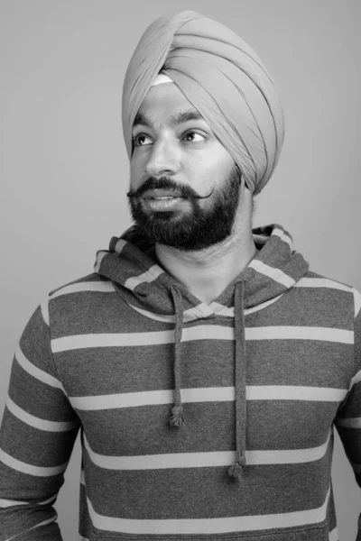 Studio Shot Young Handsome Bearded Indian Sikh Man Wearing Turban — ストック写真