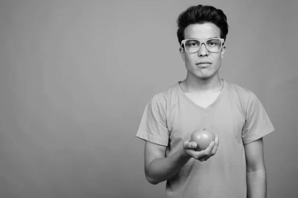 Estudio Hombre Joven Asiático Sobre Fondo Gris Blanco Negro — Foto de Stock