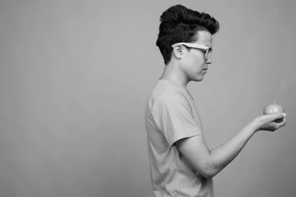 Estudio Hombre Joven Asiático Sobre Fondo Gris Blanco Negro —  Fotos de Stock