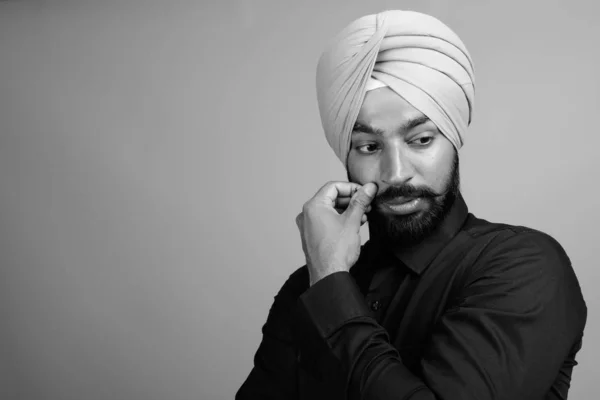 Studio Shot Young Bearded Indian Sikh Businessman Turban Gray Background — ストック写真