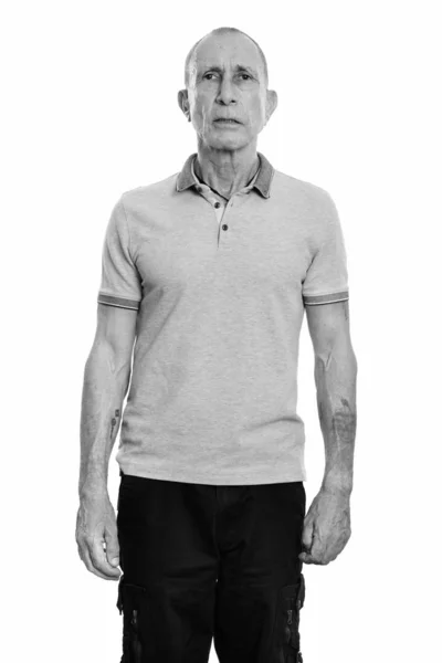 Studio Záběr Senior Muž Izolované Proti Bílému Pozadí Černé Bílé — Stock fotografie