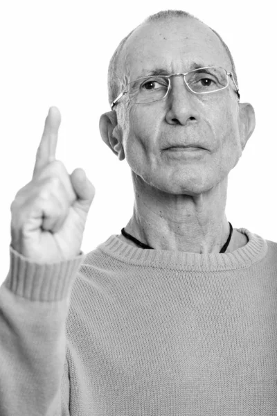 Studioaufnahme Eines Älteren Mannes Isoliert Vor Weißem Hintergrund Schwarz Weiß — Stockfoto