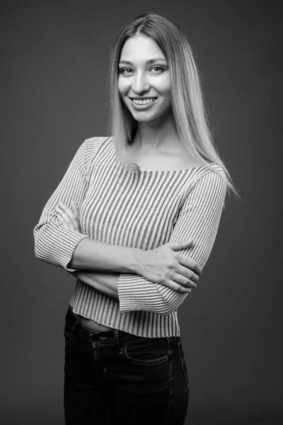 Studio Shot Young Beautiful Woman Gray Background Black White — Stock Photo, Image