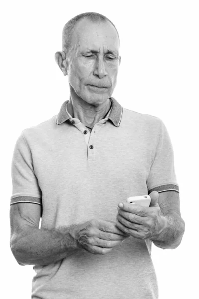 Studio shot of senior man using mobile phone — Stock Photo, Image