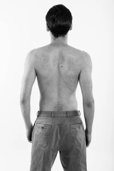 Στιγμιότυπο Του Νεαρού Όμορφου Γενειοφόρου Άνδρα Απομονωμένο Λευκό Φόντο Μαύρο — Φωτογραφία Αρχείου