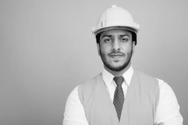 Estudio Tiro Joven Guapo Hombre Indio Sobre Fondo Gris Blanco — Foto de Stock