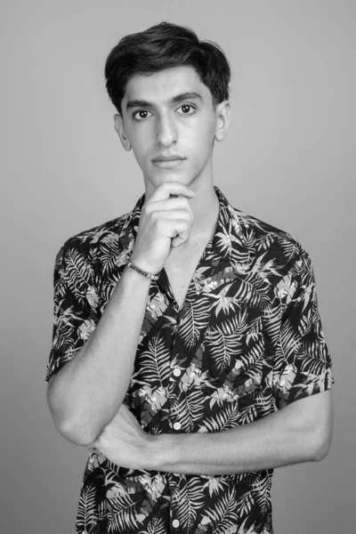 Знімок Молодого Перського Підлітка Чорно Білому Фоні — стокове фото