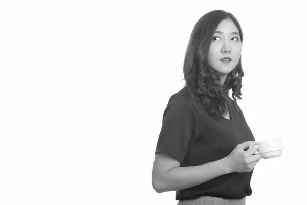 Студия Снимок Молодой Красивой Азиатской Женщины Изолированы Белом Фоне Черно — стоковое фото