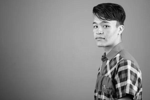 Stúdió Lövés Fiatal Jóképű Ázsiai Hipster Tizenéves Fiú Ellen Szürke — Stock Fotó