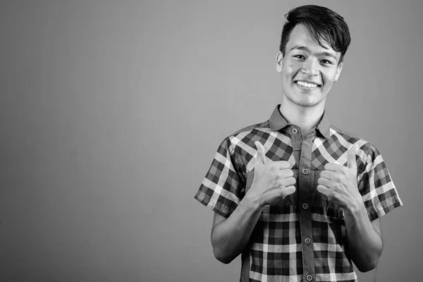 Estudio Disparo Joven Guapo Asiático Hipster Adolescente Contra Fondo Gris —  Fotos de Stock