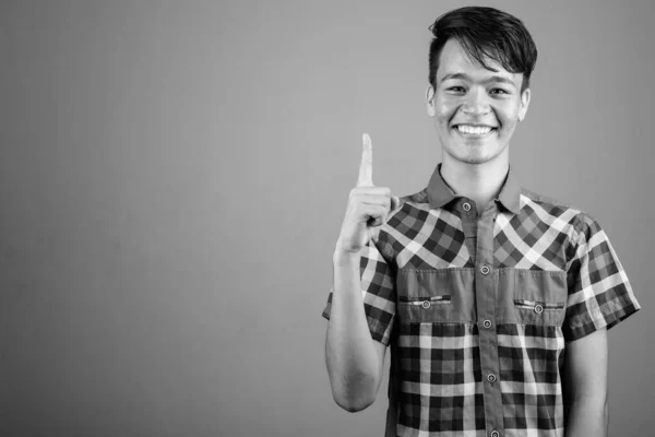 Estudio Disparo Joven Guapo Asiático Hipster Adolescente Contra Fondo Gris —  Fotos de Stock