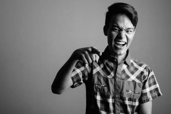 Estudio Disparo Joven Guapo Asiático Hipster Adolescente Contra Fondo Gris —  Fotos de Stock