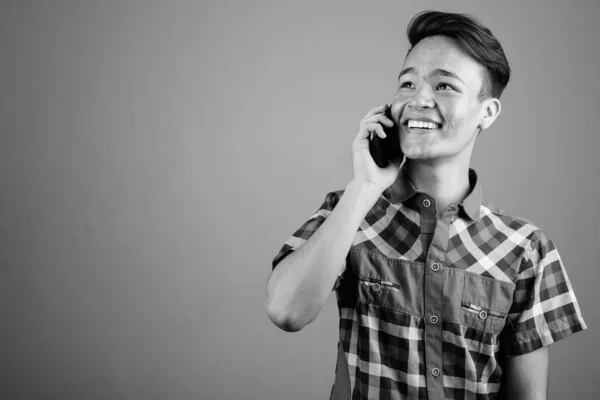 Estúdio Tiro Jovem Bonito Asiático Hipster Adolescente Contra Fundo Cinza — Fotografia de Stock